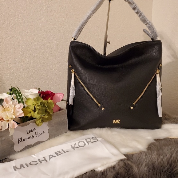 ❤Authentic Michael Kors Evie Hobo❤ - Picture 2 of 8
